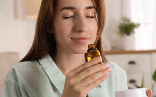 How to Use Essential Oils to Create a Cozy Holiday Home